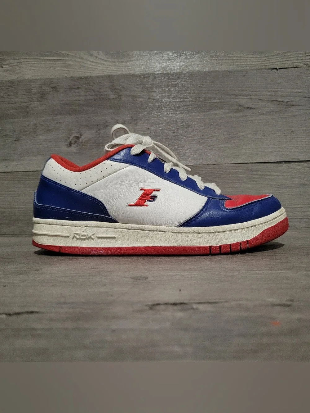 vintage Reebok Iverson I3 Pressure Low Mens Size 9 Red White Blue Sneakers